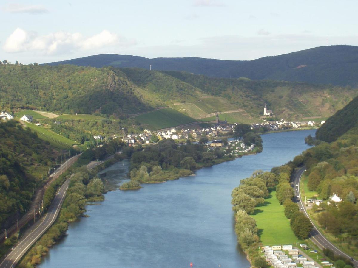 Winzerhof Gietzen Hotell Hatzenport Exteriör bild