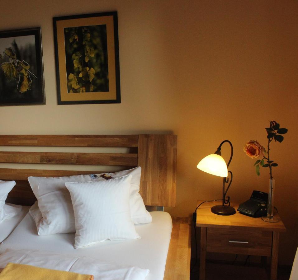 Winzerhof Gietzen Hotell Hatzenport Exteriör bild