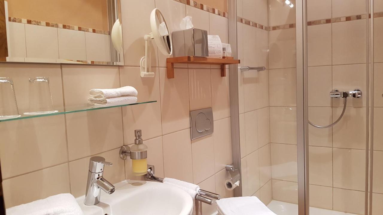 Winzerhof Gietzen Hotell Hatzenport Exteriör bild